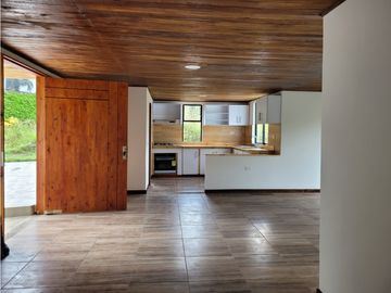 CASA CAMPESTRE EN CONJUNTO CERRADO EN CIRCASIA