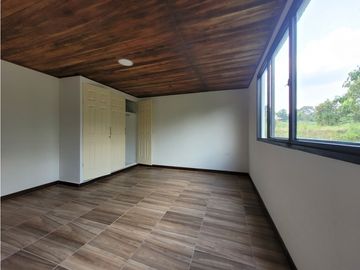 CASA CAMPESTRE EN CONJUNTO CERRADO EN CIRCASIA