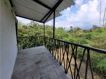 CASA CAMPESTRE EN CONJUNTO CERRADO EN CIRCASIA