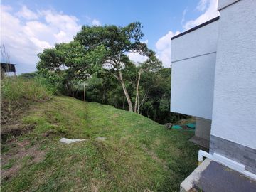 CASA CAMPESTRE EN CONJUNTO CERRADO EN CIRCASIA