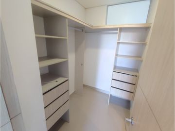 SE VENDE AMPLIO APARTAMENTO EN EL PORTAL DE GENOVES