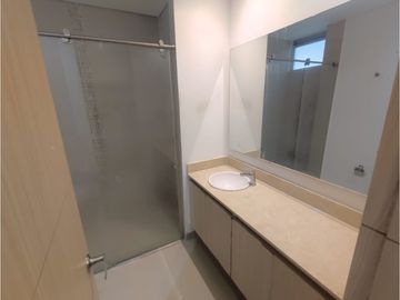 SE VENDE AMPLIO APARTAMENTO EN EL PORTAL DE GENOVES