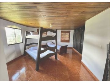 SE VENDE FINCA LAGO CALIMA AR