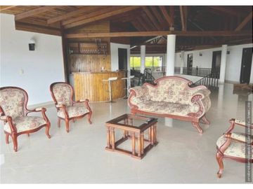 SE VENDE FINCA LAGO CALIMA AR