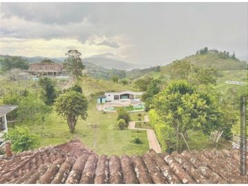 SE VENDE FINCA LAGO CALIMA AR