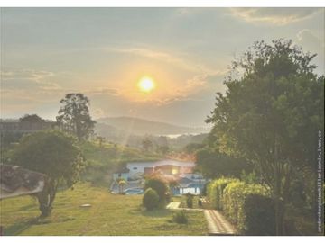 SE VENDE FINCA LAGO CALIMA AR