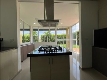 SE VENDE CASA EN EL CASTILLO AR