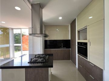 SE VENDE CASA EN EL CASTILLO AR