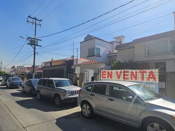 Casa 154m2 de 3 recamaras en Arboledas Vergel