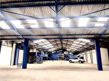 Venta de Nave Industrial, Comercial o Logítica en Cuenca 2510m²