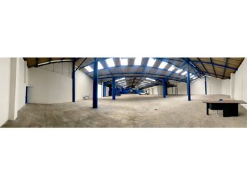 Venta de Nave Industrial, Comercial o Logítica en Cuenca 2510m²