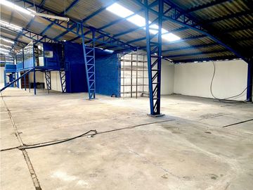 Venta de Nave Industrial, Comercial o Logítica en Cuenca 2510m²