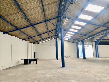 Venta de Nave Industrial, Comercial o Logítica en Cuenca 2510m²
