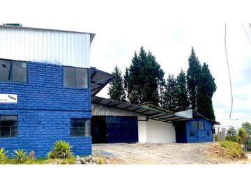 Venta de Nave Industrial, Comercial o Logítica en Cuenca 2510m²