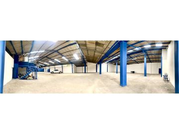 Venta de Nave Industrial, Comercial o Logítica en Cuenca 2510m²