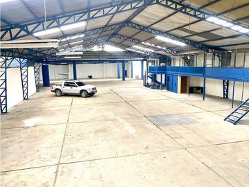 Venta de Nave Industrial, Comercial o Logítica en Cuenca 2510m²