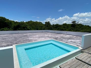Lujoso departamento en VENTA con espectacular vista al mar, a campo de golf y a la laguna. Piso 8
