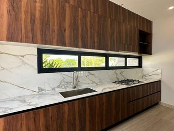 OLIVIA || EXCELENTE RESIDENCIA EN VENTA O RENTA DE GRAN TAMAÑO MUY BIEN UBICADA AL NORTE DE LA CIUDAD DE MERIDA EN CONKAL, EN PRIVADA EXCLUSIVA