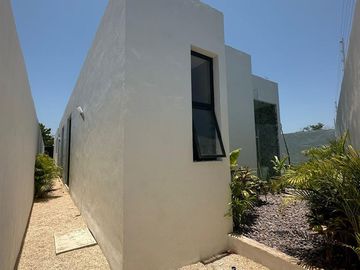 OLIVIA || EXCELENTE RESIDENCIA EN VENTA O RENTA DE GRAN TAMAÑO MUY BIEN UBICADA AL NORTE DE LA CIUDAD DE MERIDA EN CONKAL, EN PRIVADA EXCLUSIVA