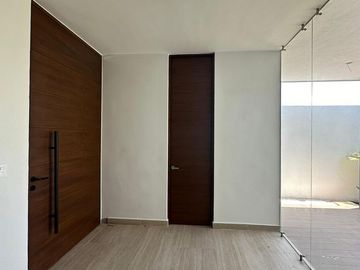OLIVIA || EXCELENTE RESIDENCIA EN VENTA O RENTA DE GRAN TAMAÑO MUY BIEN UBICADA AL NORTE DE LA CIUDAD DE MERIDA EN CONKAL, EN PRIVADA EXCLUSIVA