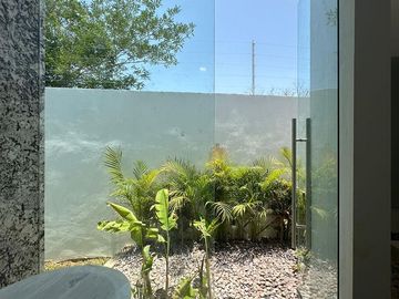 OLIVIA || EXCELENTE RESIDENCIA EN VENTA O RENTA DE GRAN TAMAÑO MUY BIEN UBICADA AL NORTE DE LA CIUDAD DE MERIDA EN CONKAL, EN PRIVADA EXCLUSIVA