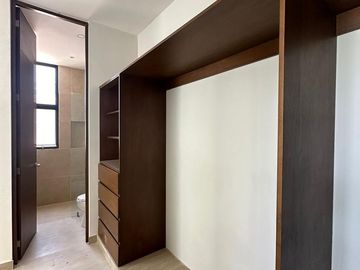 OLIVIA || EXCELENTE RESIDENCIA EN VENTA O RENTA DE GRAN TAMAÑO MUY BIEN UBICADA AL NORTE DE LA CIUDAD DE MERIDA EN CONKAL, EN PRIVADA EXCLUSIVA