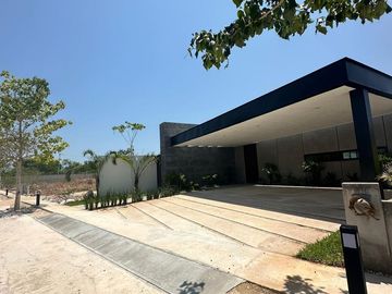 OLIVIA || EXCELENTE RESIDENCIA EN VENTA O RENTA DE GRAN TAMAÑO MUY BIEN UBICADA AL NORTE DE LA CIUDAD DE MERIDA EN CONKAL, EN PRIVADA EXCLUSIVA