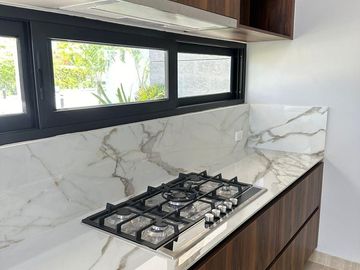 OLIVIA || EXCELENTE RESIDENCIA EN VENTA O RENTA DE GRAN TAMAÑO MUY BIEN UBICADA AL NORTE DE LA CIUDAD DE MERIDA EN CONKAL, EN PRIVADA EXCLUSIVA