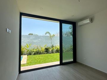 OLIVIA || EXCELENTE RESIDENCIA EN VENTA O RENTA DE GRAN TAMAÑO MUY BIEN UBICADA AL NORTE DE LA CIUDAD DE MERIDA EN CONKAL, EN PRIVADA EXCLUSIVA
