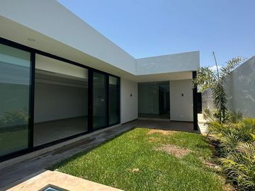 OLIVIA || EXCELENTE RESIDENCIA EN VENTA O RENTA DE GRAN TAMAÑO MUY BIEN UBICADA AL NORTE DE LA CIUDAD DE MERIDA EN CONKAL, EN PRIVADA EXCLUSIVA