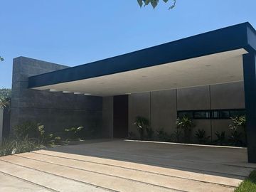 OLIVIA || EXCELENTE RESIDENCIA EN VENTA O RENTA DE GRAN TAMAÑO MUY BIEN UBICADA AL NORTE DE LA CIUDAD DE MERIDA EN CONKAL, EN PRIVADA EXCLUSIVA