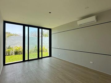OLIVIA || EXCELENTE RESIDENCIA EN VENTA O RENTA DE GRAN TAMAÑO MUY BIEN UBICADA AL NORTE DE LA CIUDAD DE MERIDA EN CONKAL, EN PRIVADA EXCLUSIVA
