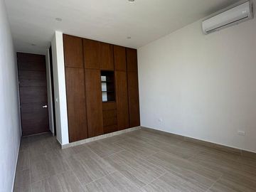 OLIVIA || EXCELENTE RESIDENCIA EN VENTA O RENTA DE GRAN TAMAÑO MUY BIEN UBICADA AL NORTE DE LA CIUDAD DE MERIDA EN CONKAL, EN PRIVADA EXCLUSIVA
