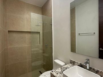 OLIVIA || EXCELENTE RESIDENCIA EN VENTA O RENTA DE GRAN TAMAÑO MUY BIEN UBICADA AL NORTE DE LA CIUDAD DE MERIDA EN CONKAL, EN PRIVADA EXCLUSIVA