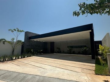 OLIVIA || EXCELENTE RESIDENCIA EN VENTA O RENTA DE GRAN TAMAÑO MUY BIEN UBICADA AL NORTE DE LA CIUDAD DE MERIDA EN CONKAL, EN PRIVADA EXCLUSIVA