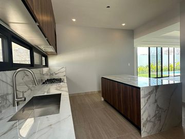 OLIVIA || EXCELENTE RESIDENCIA EN VENTA O RENTA DE GRAN TAMAÑO MUY BIEN UBICADA AL NORTE DE LA CIUDAD DE MERIDA EN CONKAL, EN PRIVADA EXCLUSIVA