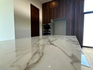 OLIVIA || EXCELENTE RESIDENCIA EN VENTA O RENTA DE GRAN TAMAÑO MUY BIEN UBICADA AL NORTE DE LA CIUDAD DE MERIDA EN CONKAL, EN PRIVADA EXCLUSIVA