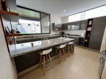 Venta de Casa en Querétaro, Altozano el Nuevo Querétaro, Moderna, Club Deportivo