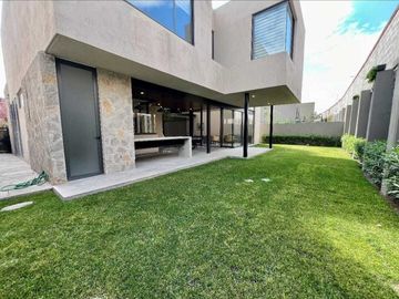 Venta de Casa en Querétaro, Altozano el Nuevo Querétaro, Moderna, Club Deportivo