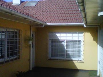 GONZALEZ.PROP.VENDE CHALE TUCUMAN AL 2600 QUILMES
