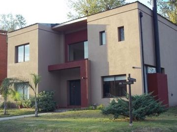 Altos del Sol, Barrio Cerrado- Chalet estilo minimalista, 3 dormitorios ( suite )