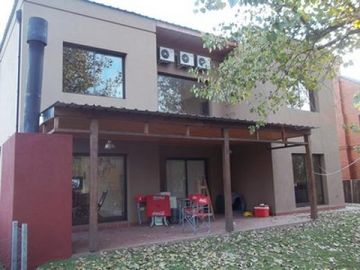 Altos del Sol, Barrio Cerrado- Chalet estilo minimalista, 3 dormitorios ( suite )