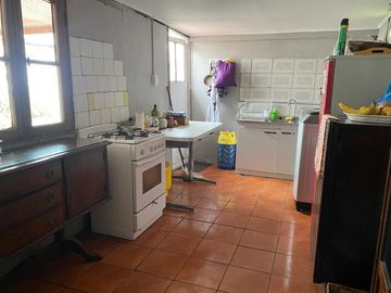 Se vende Amplio Terreno con Casa en Conchalí.