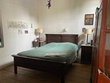 Se vende Amplio Terreno con Casa en Conchalí.