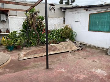 Se vende Amplio Terreno con Casa en Conchalí.