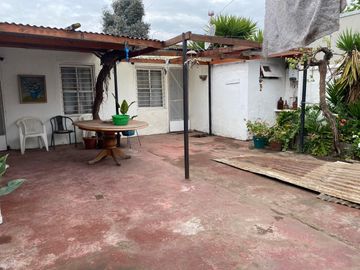 Se vende Amplio Terreno con Casa en Conchalí.