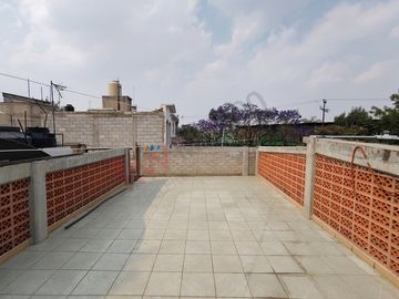 Casa amplia en El Manto, ideal para familias grandes o inversión rentable
