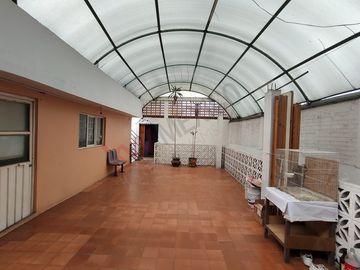 Casa amplia en El Manto, ideal para familias grandes o inversión rentable