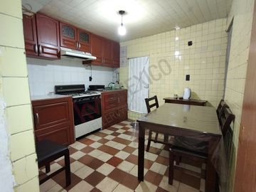 Casa amplia en El Manto, ideal para familias grandes o inversión rentable