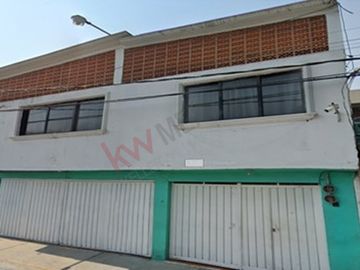 Casa amplia en El Manto, ideal para familias grandes o inversión rentable